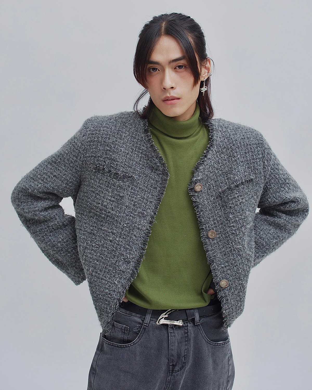 Cao Hữu gây ấn tượng với với mái tóc dài, năng lượng và sự “unique” của bản thân.