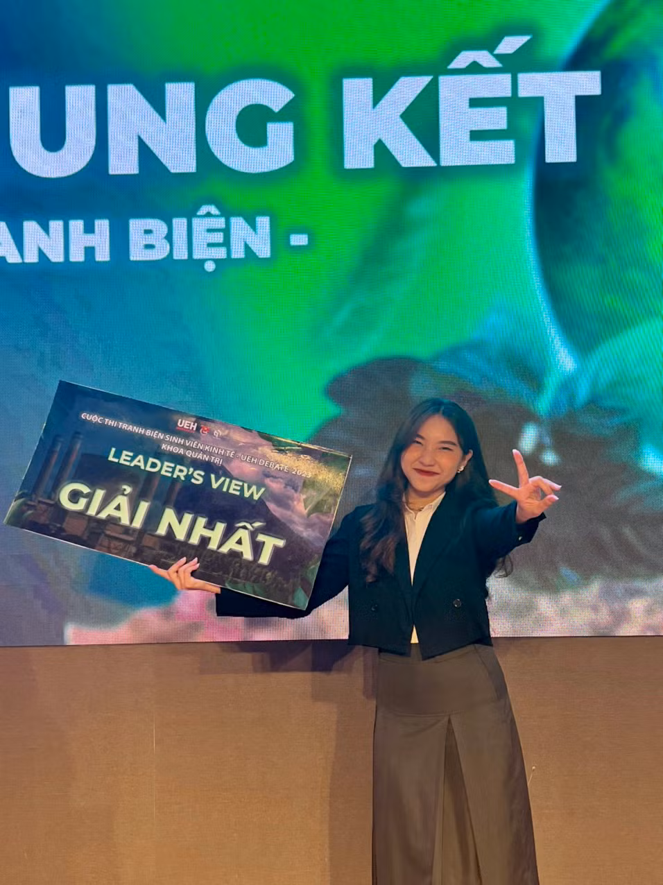 Lan Anh từng đạt nhiều giải thưởng về các cuộc thi tài năng, tranh biện và học bổng. Lan Anh từng đạt nhiều giải thưởng về các cuộc thi tài năng, tranh biện và học bổng.