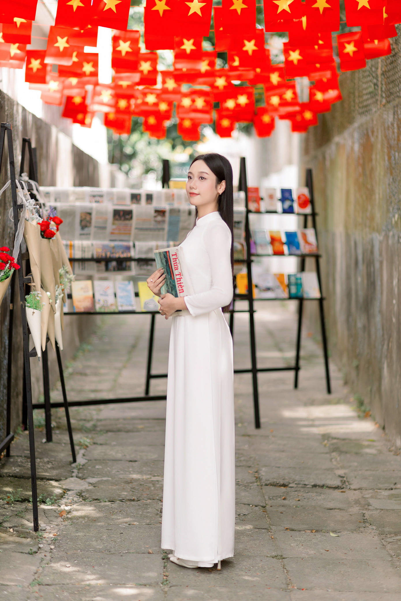 Nhã Uyên dành tình yêu lớn với tà áo dài Việt. Nhã Uyên dành tình yêu lớn với tà áo dài Việt.