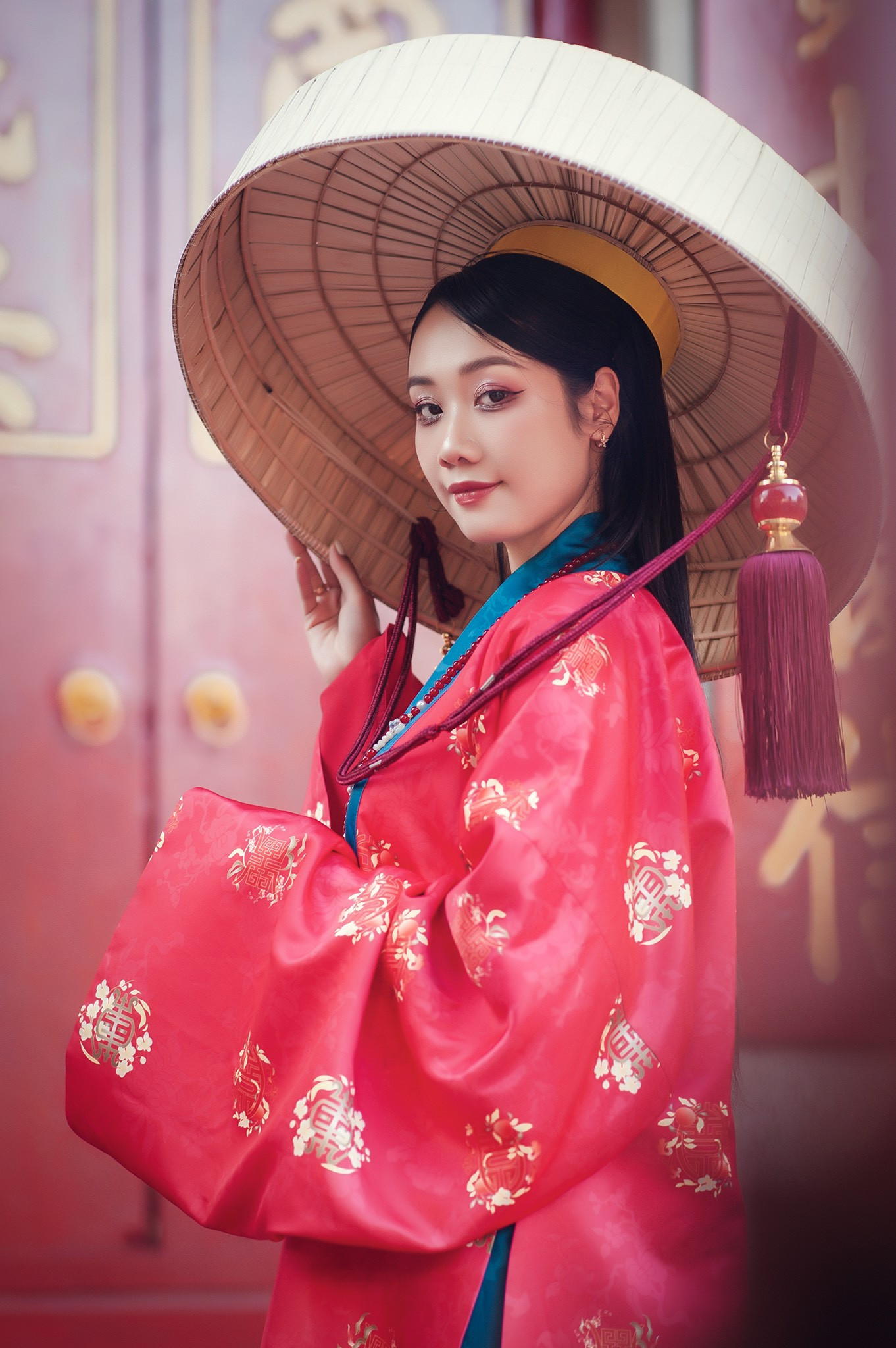 Hoàng Thị Nhã Uyên (sinh năm 2005) đang là sinh viên năm thứ hai chuyên ngành Quản trị khách sạn tại Trường Du Lịch - Đại học Huế.