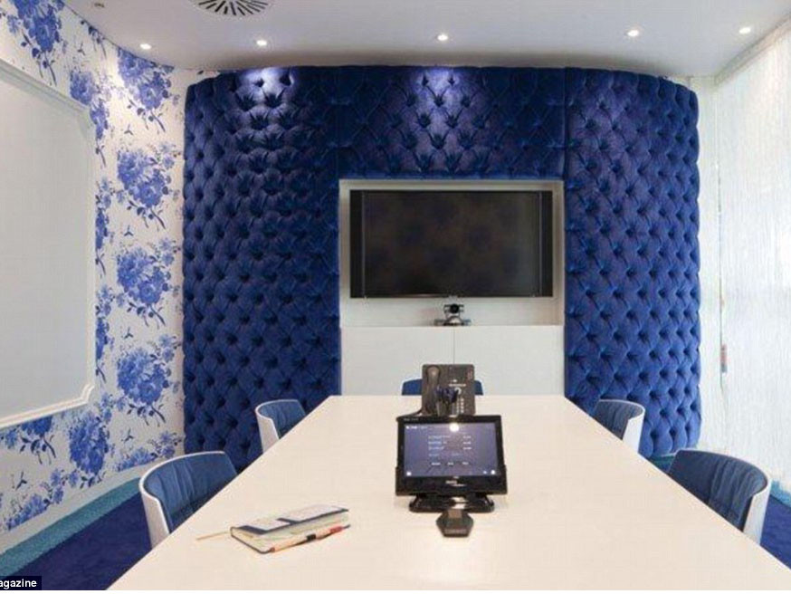 Phòng họp cũng rất trẻ trung. Phòng họp cũng rất trẻ trung