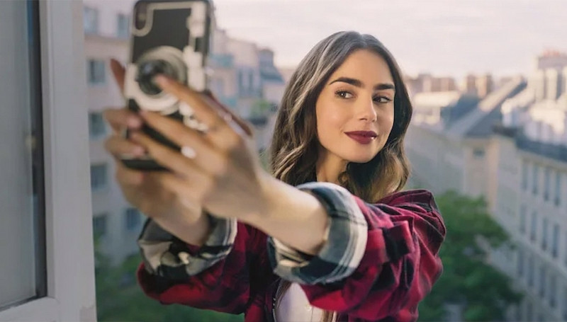 Làm công việc mình yêu và yêu công việc mình làm cũng chính là cách để yêu bản thân.