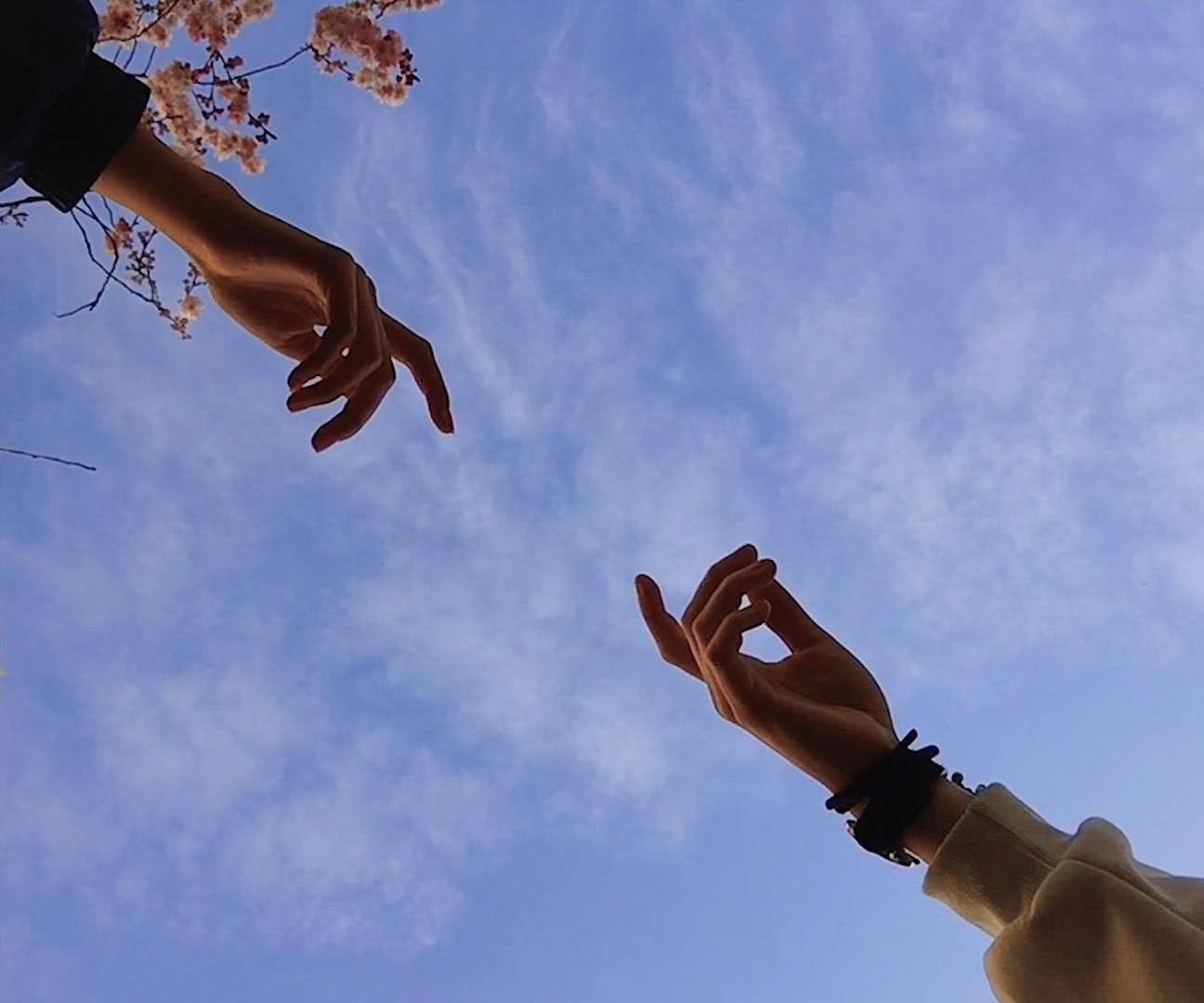 Chỉ cần một người ủng hộ cũng có thể khiến người ta mạnh mẽ kiên cường hơn. Chỉ cần một người ủng hộ cũng có thể khiến người ta mạnh mẽ kiên cường hơn.