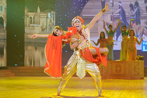 Hòa Hiệp - Vasela với điệu Samba. Tổng điểm: 30.