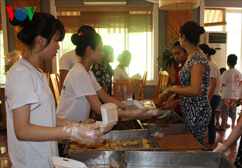 Bị đe dọa vì phát cơm miễn phí cho thí sinh thi Đại học ảnh 3