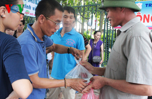 Bị đe dọa vì phát cơm miễn phí cho thí sinh thi Đại học ảnh 7