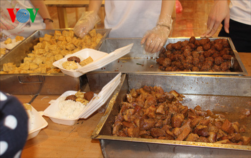 Bị đe dọa vì phát cơm miễn phí cho thí sinh thi Đại học ảnh 5