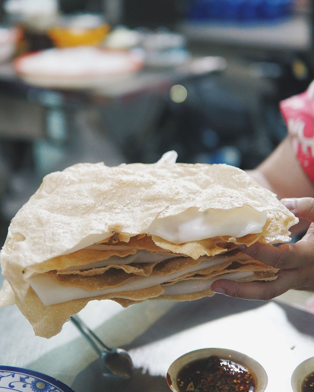 Khách Tây mê lòng lợn xào nghệ, ‘ăn sập’ món ngon ở chợ miền Trung giữa TPHCM ảnh 9