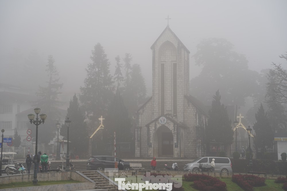 Sương mù bao phủ Sa Pa.