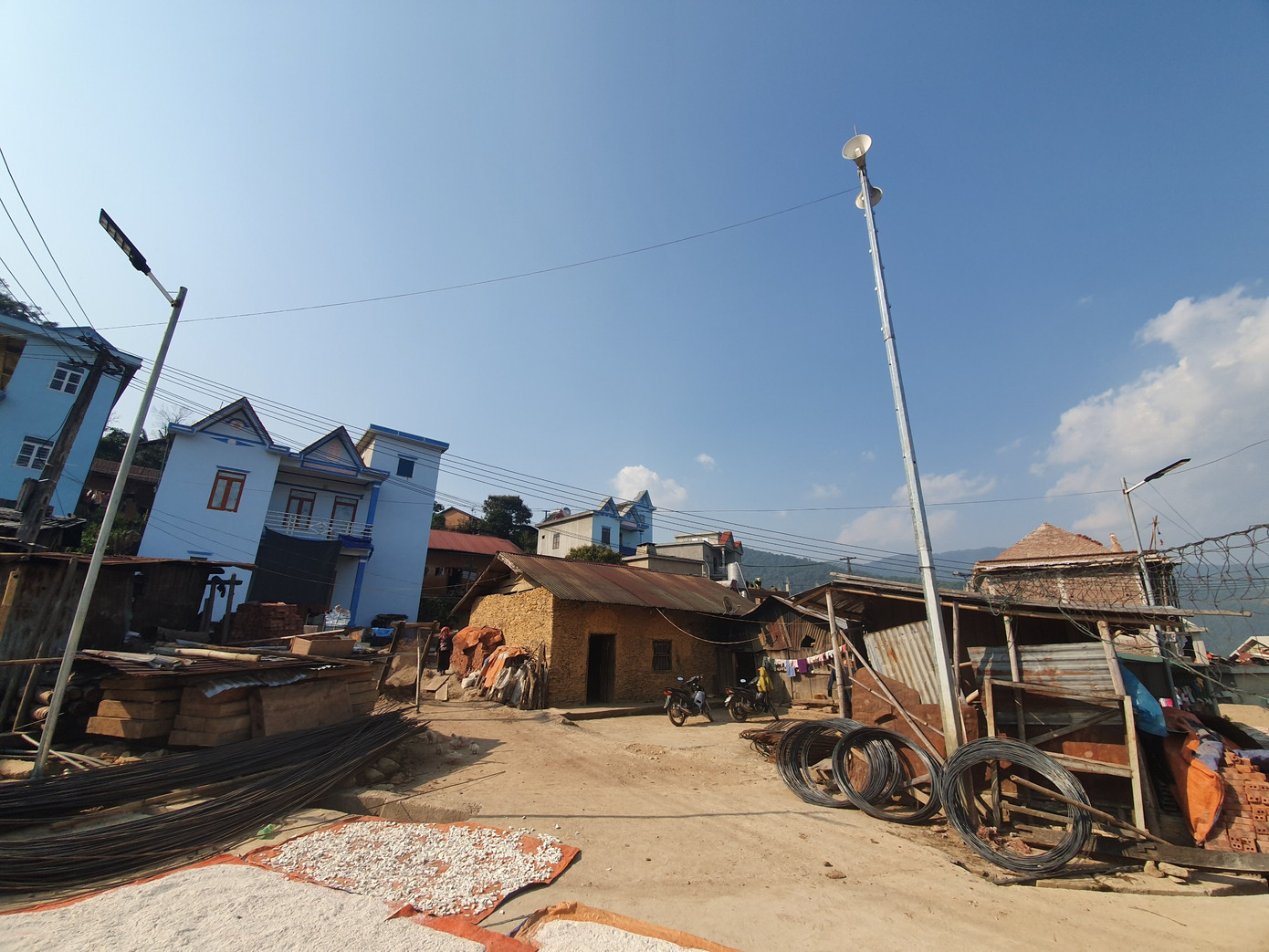 Hòn đá trắng còn gắn liền với câu chuyện lập bản Pa Thắng giàu có tại vùng biên