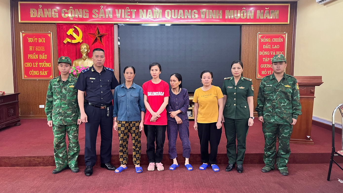 Các đối tượng bị bắt giữ gồm Phạm Thị Thu (SN 1970); Nguyễn Thị Thu Trang (SN1994); Đinh Thị Lan (SN 1970); Đinh Thị Mơ (SN) cùng trú ở thành phố Lào Cai (tỉnh Lào Cai).