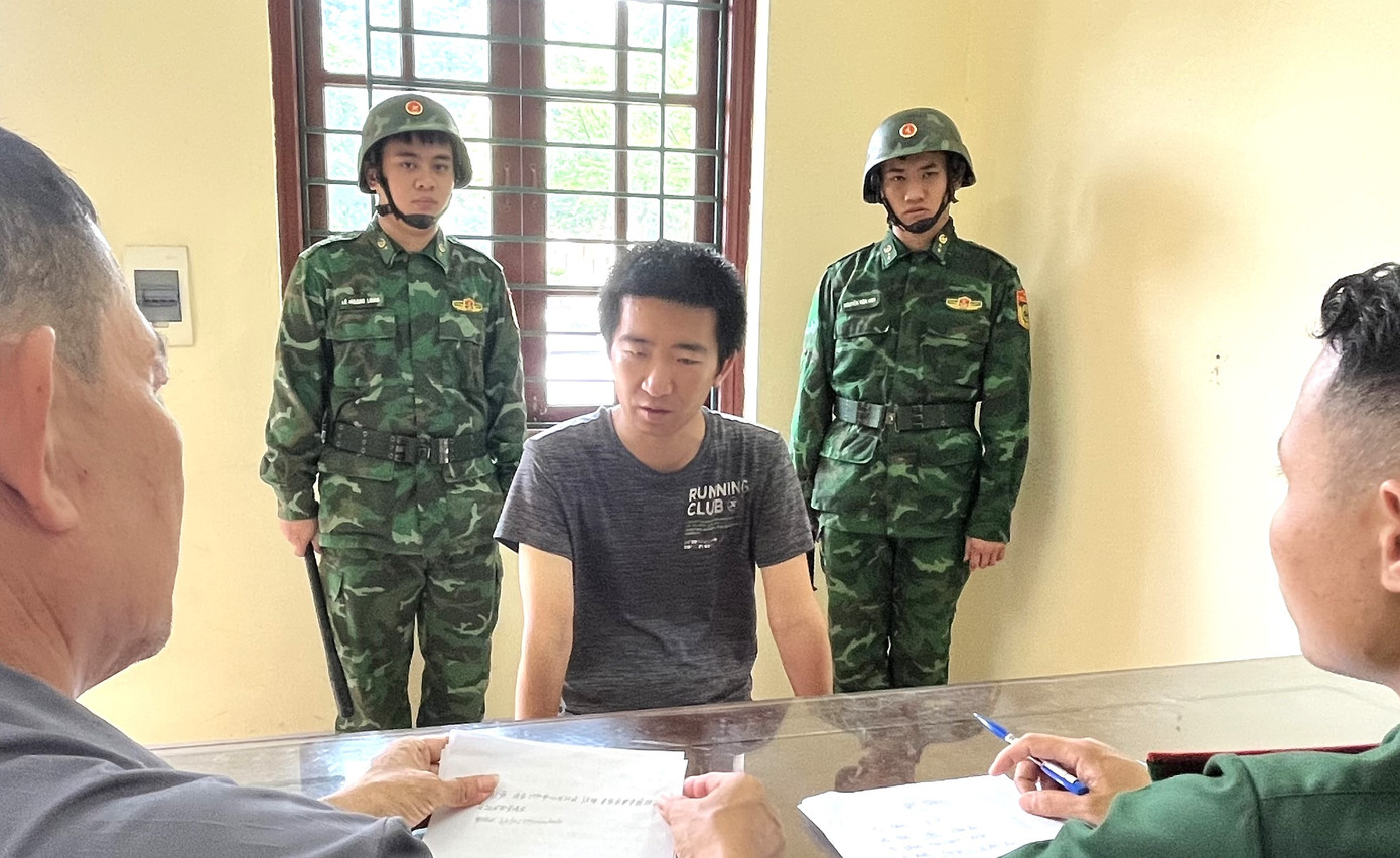 Đối tượng Bạch Dũng tại cơ quan điều tra Đối tượng Bạch Dũng tại cơ quan điều tra