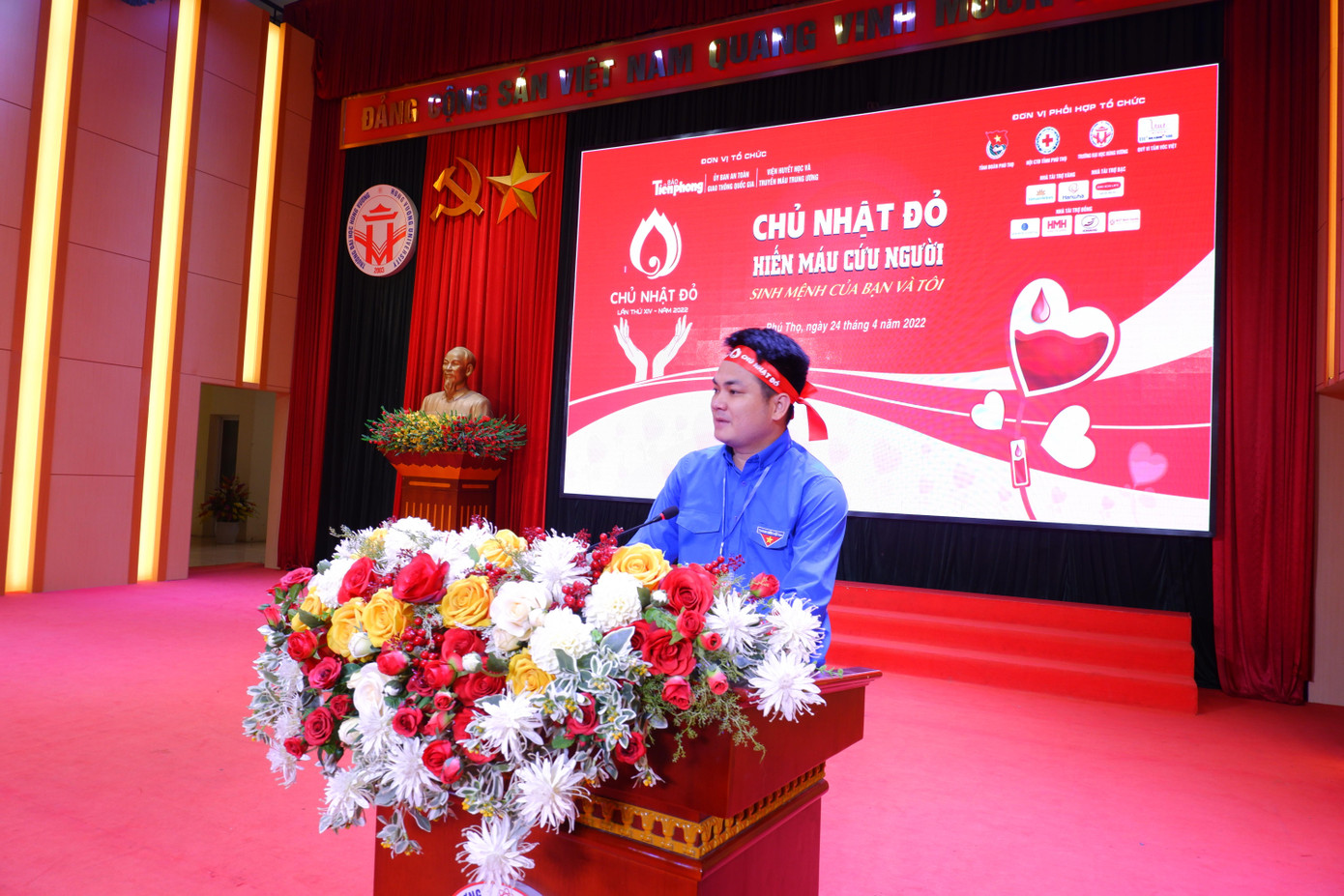 Phát biểu tại buổi lễ, anh Nguyễn Văn Kỳ, Phó Bí thư Tỉnh Đoàn Phú Thọ cho hay, trải qua 13 năm, Chủ nhật Đỏ đã trở thành sự kiện có ý nghĩa nhân văn cao đẹp thu hút đông đảo đoàn viên, thanh niên tham gia, góp phần đảm bảo nguồn máu dự trữ. Chương trình đã cổ vũ tinh thần đoàn kết, yêu thương sâu rộng đến các tầng lớp xã hội, thúc đẩy phong trào hiến máu tình nguyện trong cả nước nói chung và tỉnh Phú Thọ nói riêng.