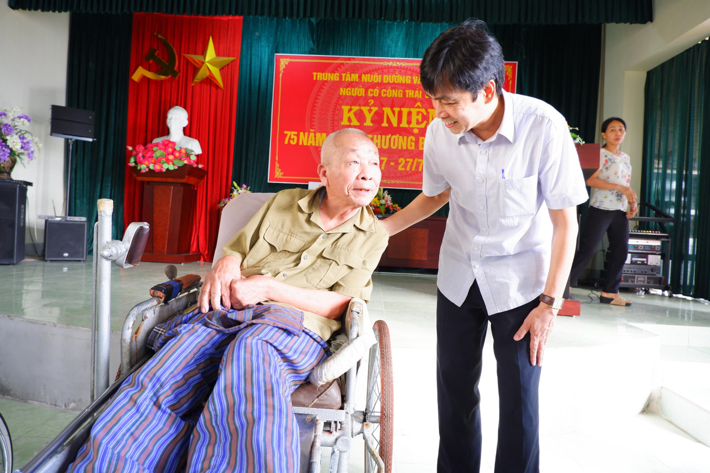 Chia sẻ với các thương bệnh binh nặng, nhà báo Huy Lộc cho biết, báo Tiền Phong cũng sẽ tích cực tuyên truyền các hoạt động thể hiện truyền thống đó để thế hệ trẻ phát huy, noi theo.