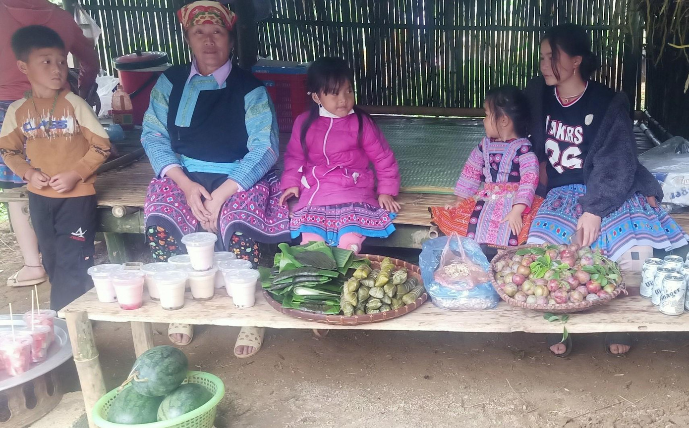 ... đến rau, gạo, thịt.