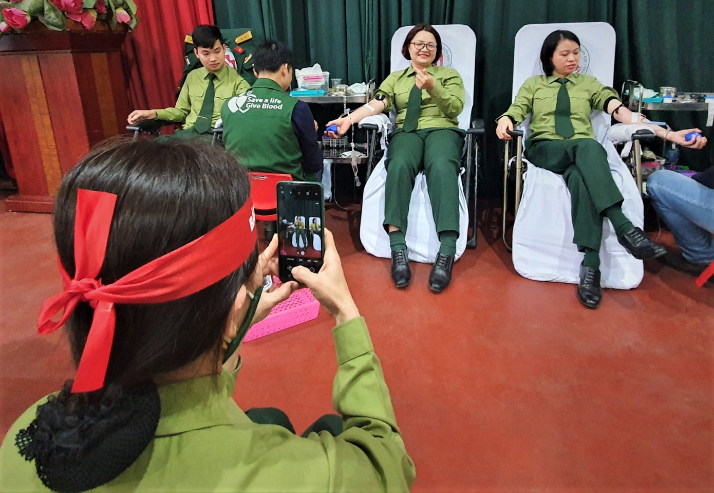 Nhiều cán bộ, giảng viên nữ tham gia Chủ nhật Đỏ tại HV Hậu cần.