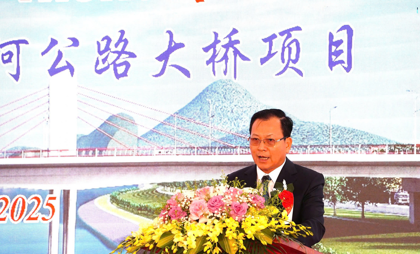 Ông Hoàng Quốc Khánh, Phó Chủ tịch Thường trực UBND tỉnh Lào Cai phát biểu. Ông Hoàng Quốc Khánh, Phó Chủ tịch Thường trực UBND tỉnh Lào Cai phát biểu.