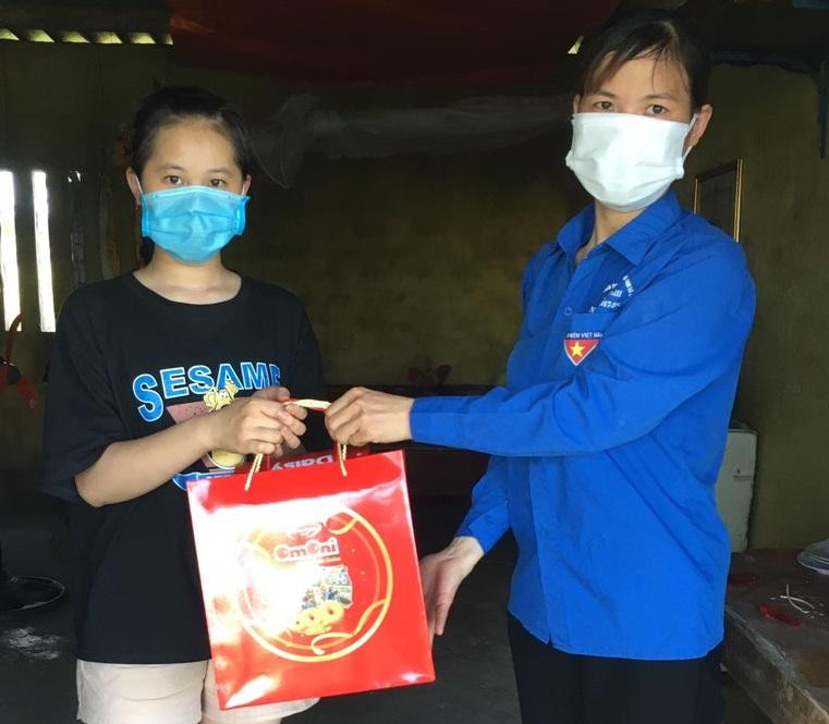 Nhiều tổ chức Đoàn, Đội cấp huyện đã tổ chức những hành động thiết thực, góp phần chăm lo cho thiếu nhi, đội viên nhân dịp Ngày Quốc tế thiếu nhi.