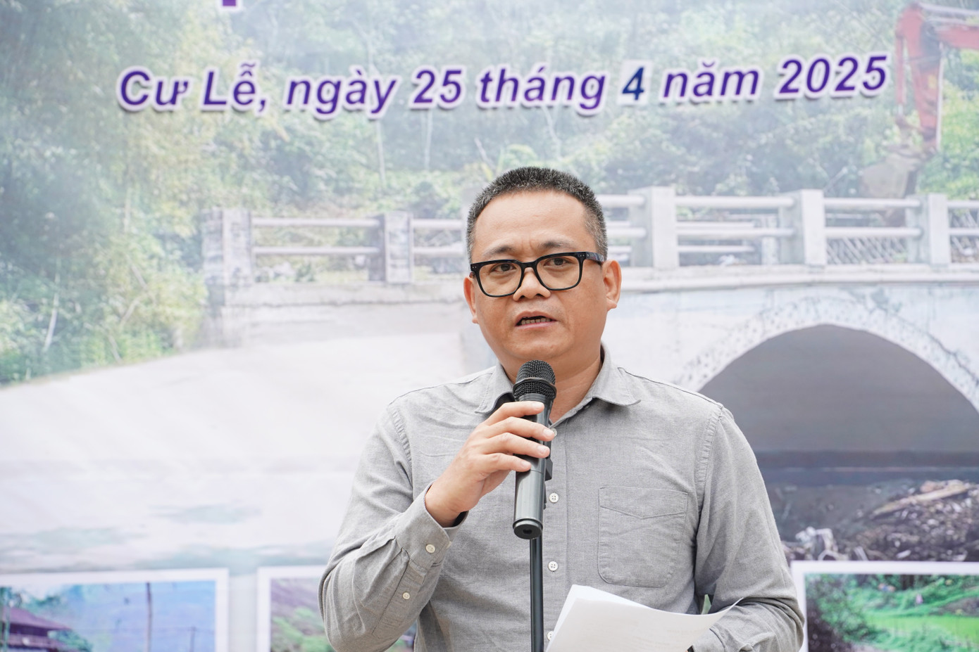 Nhà báo Hồ Sỹ Lực, Trưởng Văn phòng đại diện khu vực Tây Bắc - Báo Tiền Phong cho biết, cây cầu được xây dựng có hai điểm rất khác so với các công trình cầu dân sinh khác. Thứ nhất, đây là cây cầu cho phép xe tải 10 tấn qua lại, dù vốn đầu tư rất thấp. Tải trọng cầu này không chỉ tạo điều kiện cho người dân qua lại mà còn giúp vận chuyển hàng hoá khối lượng lớn, tạo tiền để để phát triển kinh tế và đời sống bà con nơi đây.