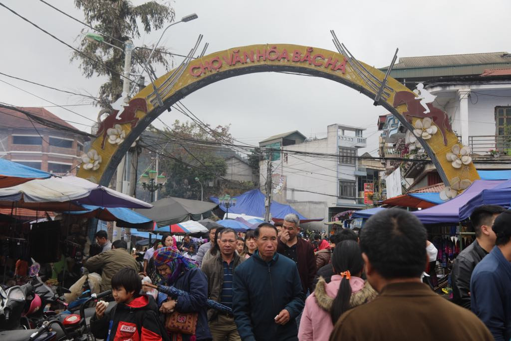 “Chợ văn hóa Bắc Hà" hay gọi tắt là chợ Bắc Hà là điểm đến không thể bỏ qua khi đến Bắc Hà dịp này. “Chợ văn hóa Bắc Hà" hay gọi tắt là chợ Bắc Hà là điểm đến không thể bỏ qua khi đến Bắc Hà dịp này.