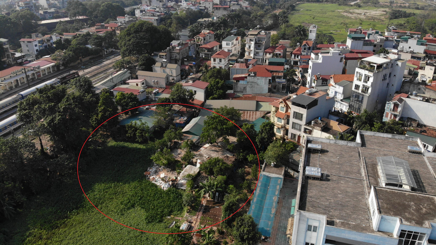 Lấn chiếm khu vực phía sau trường Mầm Non Gia Quất. Lấn chiếm khu vực phía sau trường Mầm Non Gia Quất.