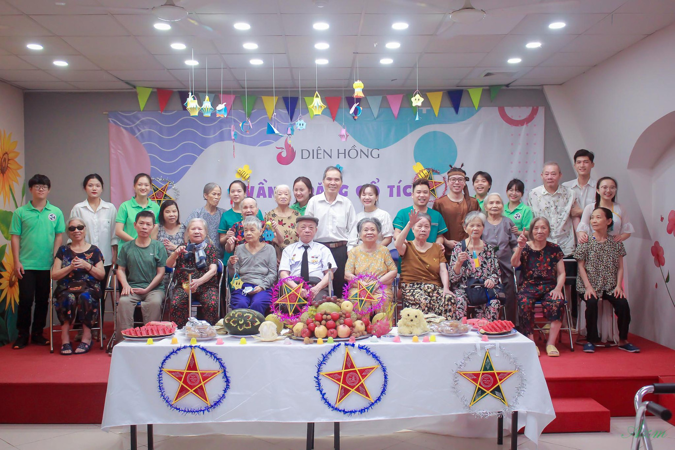 Và cùng nhau phá cỗ...