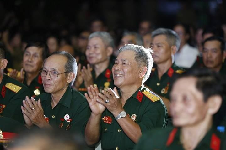 Các đại biểu thương binh, cán bộ chăm sóc thương binh sẽ giao lưu, chia sẻ với 600 sinh viên thủ đô, tối 23/9. Các đại biểu thương binh, cán bộ chăm sóc thương binh sẽ giao lưu, chia sẻ với 600 sinh viên thủ đô, tối 23/9.