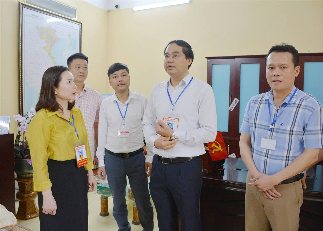 Bí thư Tỉnh ủy, Chủ tịch UBND tỉnh Lào Cai Trịnh Xuân Trường đã kiểm tra công tác chuẩn bị tổ chức kỳ thi tốt nghiệp THPT năm 2025. Ảnh: Thảo Châu Bí thư Tỉnh ủy, Chủ tịch UBND tỉnh Lào Cai Trịnh Xuân Trường đã kiểm tra công tác chuẩn bị tổ chức kỳ thi tốt nghiệp THPT năm 2025. Ảnh: Thảo Châu