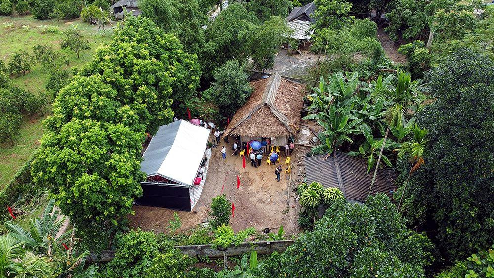 Ngôi nhà mới của ông Nùng được thiết kế xây dựng 3 phòng, trên diện tích sử dụng gần 60m2. Công trình được xây bằng gạch đỏ, lợp mái tôn. Phó Bí thư Tỉnh đoàn Hòa Bình Hoàng Đức Minh cho biết, sau lễ khởi công, 15 đoàn viên, thanh niên trong xã Đú Sáng sẽ hỗ trợ gia đình ông Nùng đào móng nhà. Hàng ngày, Đoàn Thanh niên xã sẽ cử từng nhóm xuống để hỗ trợ gia đình xây dựng. Dự kiến tháng 11/2022, công trình sẽ hoàn thành và trao vào ngày hội Đại Đoàn kết toàn dân.