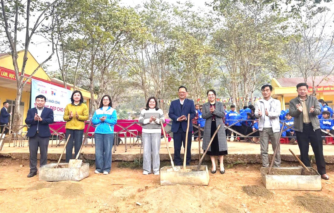 Công trình “Trường đẹp cho em” tại điểm trường Lao Lử Đề thuộc trường PTDTBT Tiểu học Tả Ngảo, xã Tả Ngảo (huyện Sìn Hồ). Công trình “Trường đẹp cho em” tại điểm trường Lao Lử Đề thuộc trường PTDTBT Tiểu học Tả Ngảo, xã Tả Ngảo (huyện Sìn Hồ).