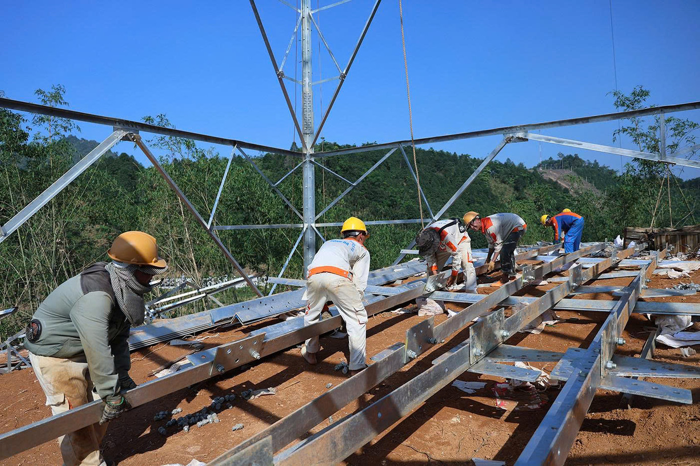 Thi công dưới trời nắng gắt