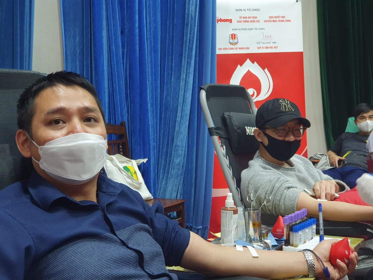 Nhiều cán bộ của Tập đoàn TH, BAC A BANK tại Hà Nội đã hiến máu tại ngày hội chính.