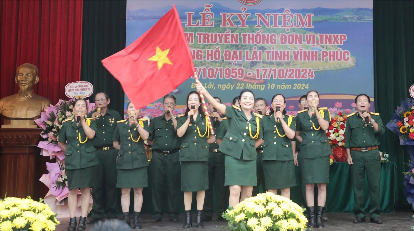 Một tiết mục văn nghệ của các cựu TNXP tại chương trình