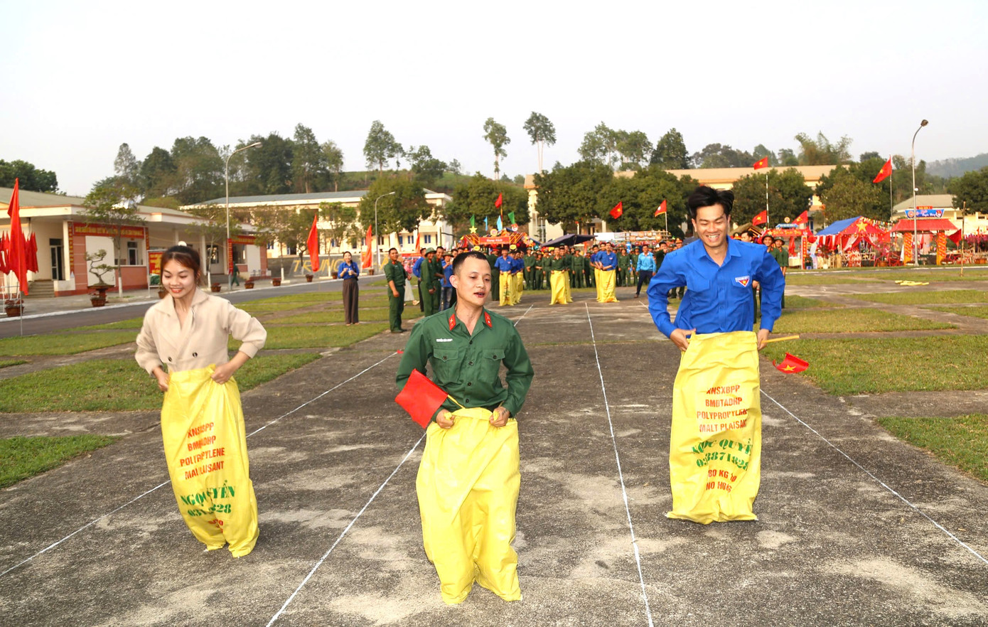 Các đội thi đấu nội dung nhảy bao bố Các đội thi đấu nội dung nhảy bao bố