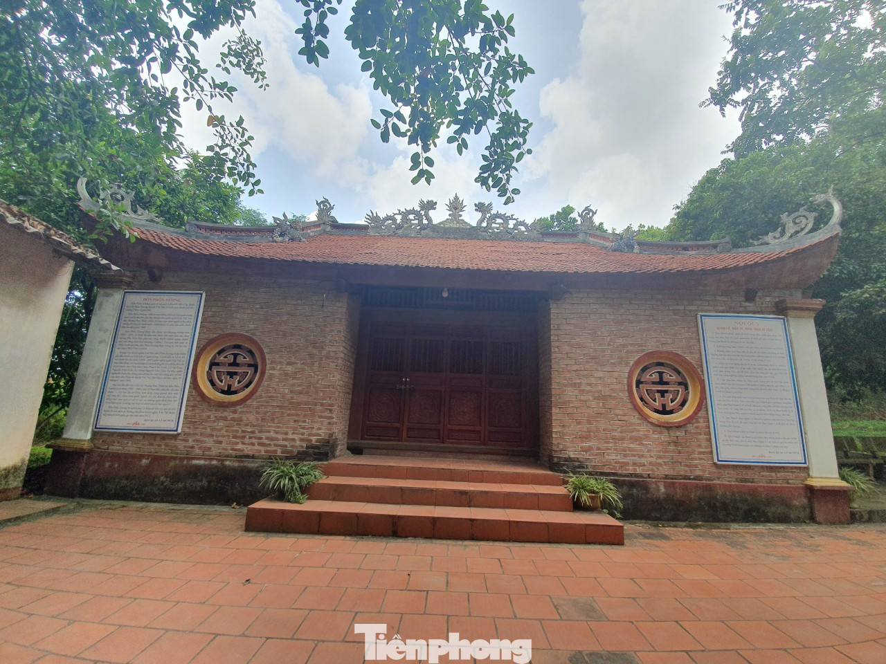 Sau hai lần đến hội kiến với Hoàng Hoa Thám tại đồn Phồn Xương giai đoạn 1905-1906 khi về Phan Bội Châu viết cảm nhận: "... Tôi hai lần tới Đồn, xem khắp xung quanh thấy trâu cày từng đội, chim rừng quện người, trẻ em, đàn bà nhởn nhơ, tiếng chày rậm rịch, có vẻ vui của những ngày đình đám, hội hè mà không hề có tiếng thở than về chính quyền bạo ngược..."