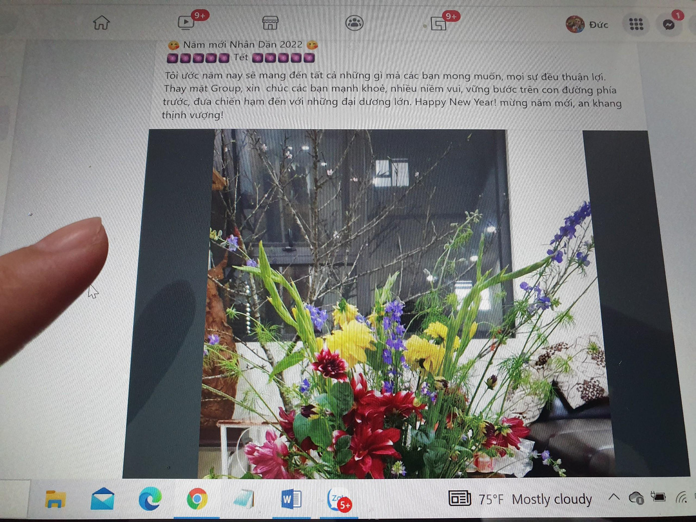 Nhiều người chọn gửi lời chúc Tết đến bạn bè, người thân bằng lập status trên mạng xã hội Nhiều người chọn gửi lời chúc Tết đến bạn bè, người thân bằng lập status trên mạng xã hội