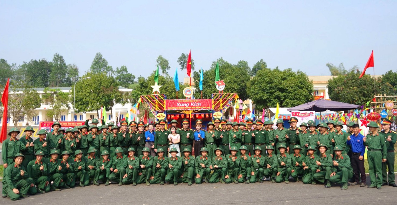 Hội trại truyền thống của tuổi trẻ Trung đoàn 254 bao gồm hoạt động dựng trại theo chủ đề và tổ chức hoạt động trò chơi dân gian. Tham gia hội trại có 6 đội, trong đó, có 4 đội đến từ các đơn vị thuộc Trung đoàn 254; 2 đơn vị của các xã Xuân Quang, Phong Niên (huyện Bảo Thắng). Hội trại truyền thống của tuổi trẻ Trung đoàn 254 bao gồm hoạt động dựng trại theo chủ đề và tổ chức hoạt động trò chơi dân gian. Tham gia hội trại có 6 đội, trong đó, có 4 đội đến từ các đơn vị thuộc Trung đoàn 254; 2 đơn vị của các xã Xuân Quang, Phong Niên (huyện Bảo Thắng).