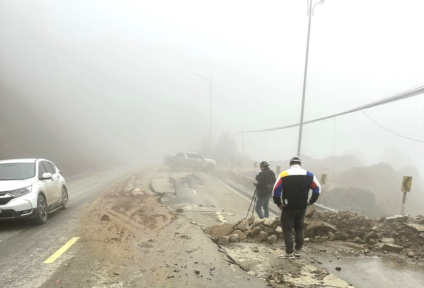 Anh Tuyên quay lại hiện trường vụ tai nạn để ghi nhận