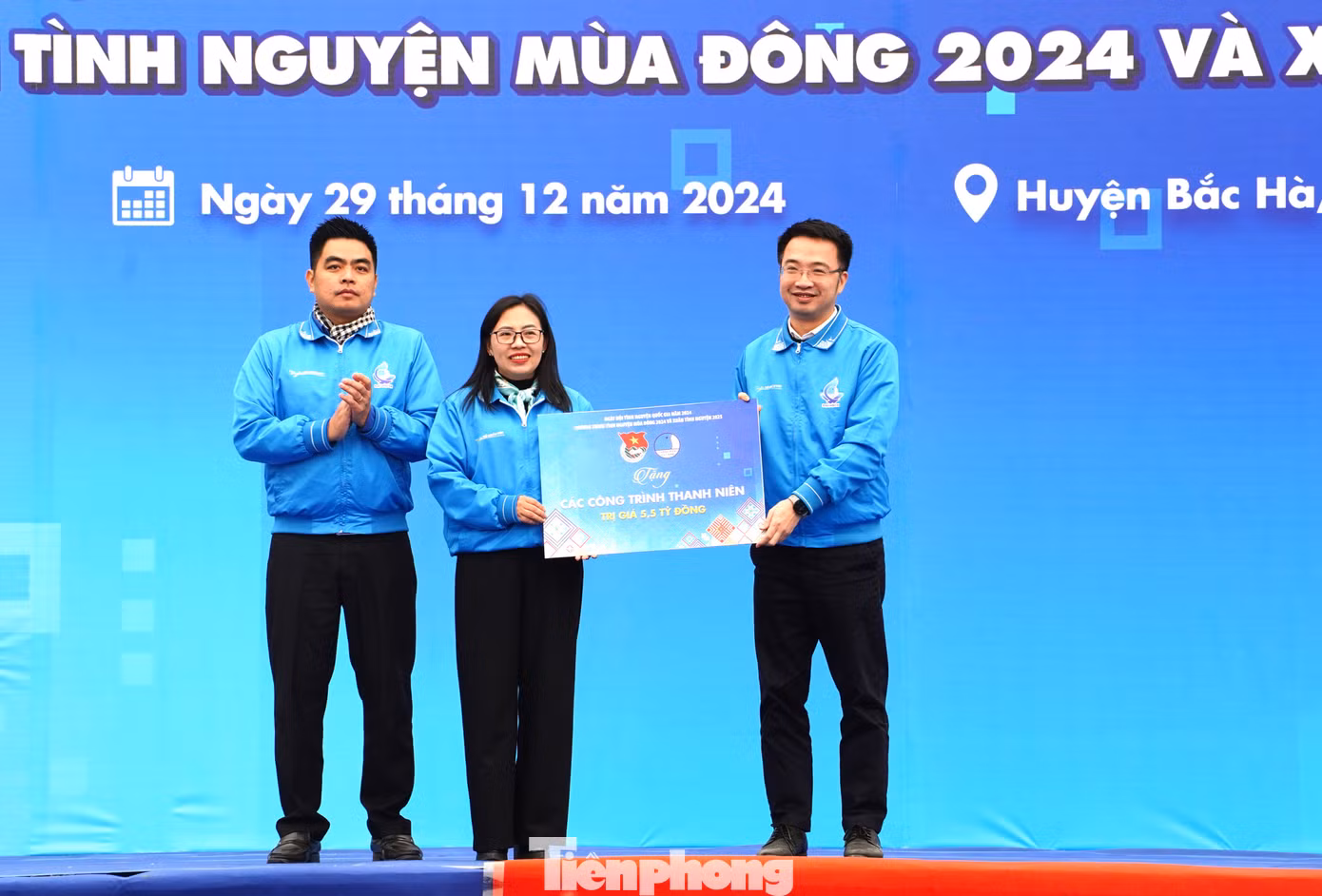 Anh Nguyễn Tường Lâm – Bí thư Ban Chấp hành Trung ương Đoàn, Chủ tịch Hội LHTN Việt Nam, Phó Chủ nhiệm thường trực Ủy ban Quốc gia về Thanh niên Việt Nam sẽ lên trao biển tượng trưng hỗ trợ các công trình thanh niên cho Tỉnh đoàn – Hội LHTN Việt Nam tỉnh Lào Cai.