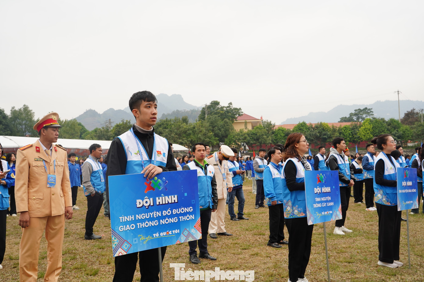 Các đội tình nguyện tham dự ngày hội.