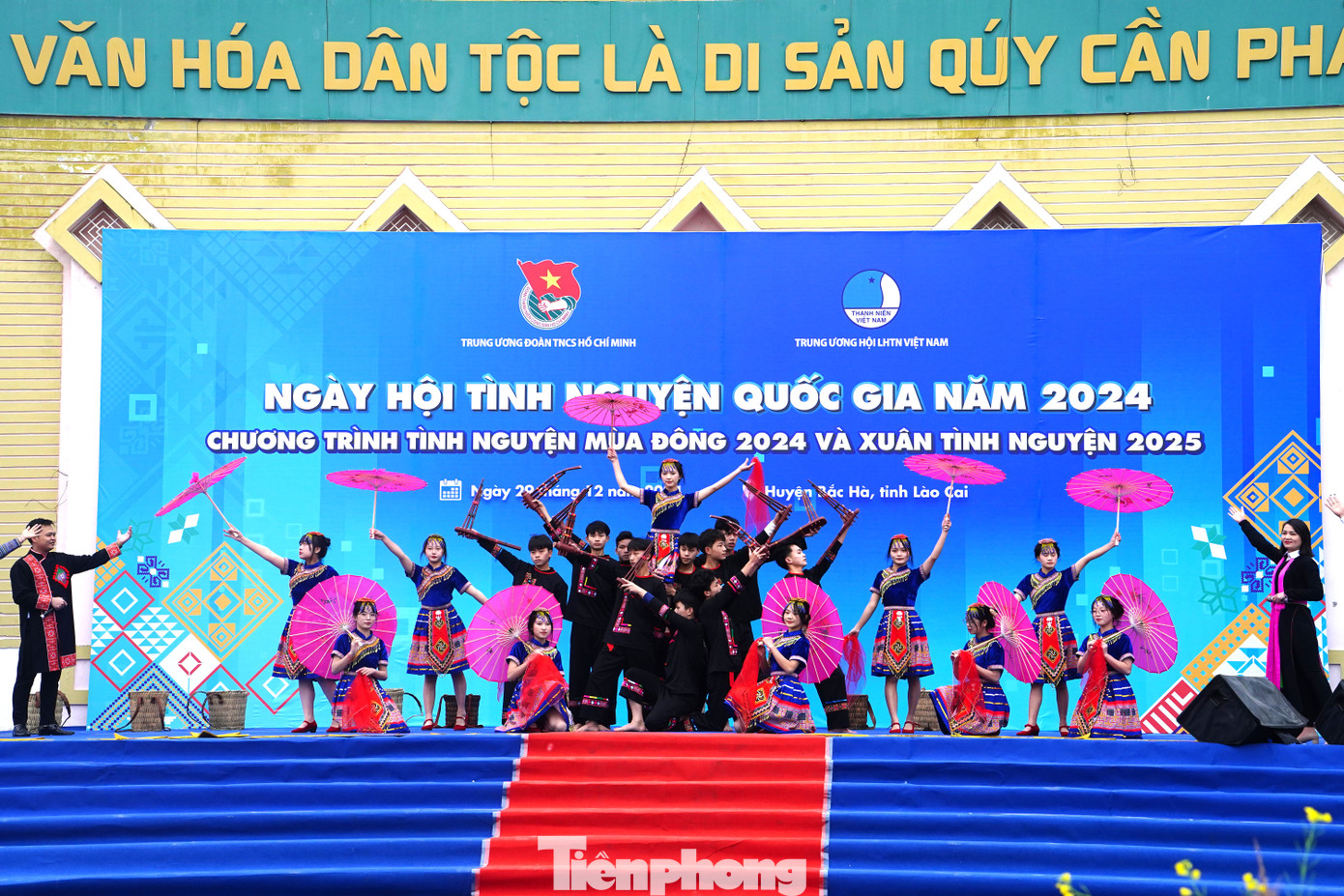 Tiết mục văn nghệ do đội văn nghệ thanh niên xung kích huyện Bắc Hà biểu diễn.