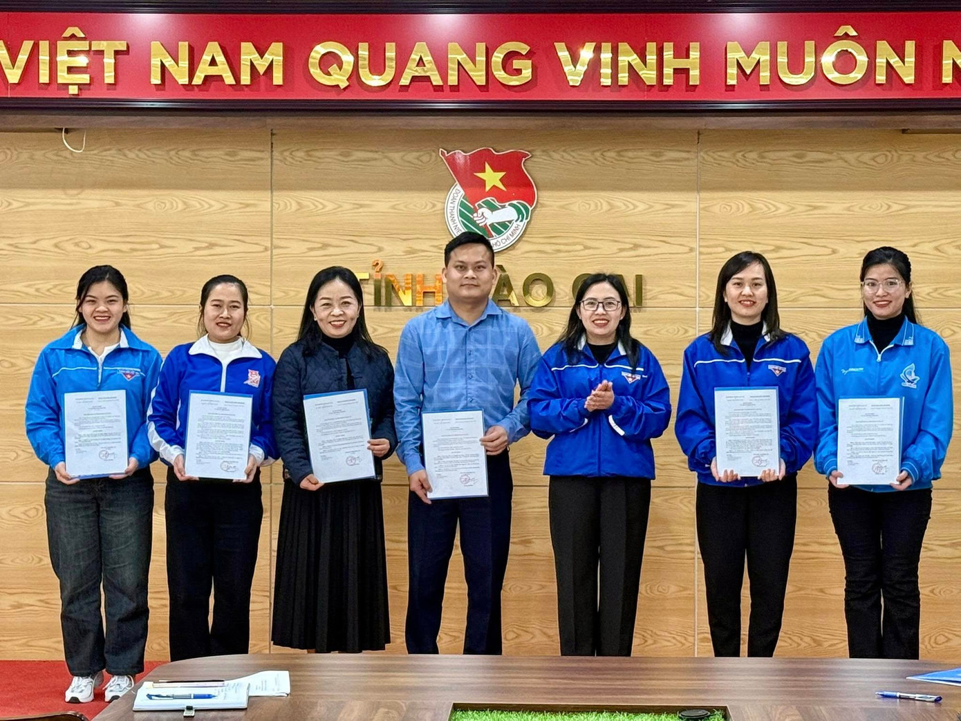 Tỉnh Đoàn Lào Cai công bố các quyết định về việc sắp xếp, kiện toàn tổ chức bộ máy các đơn vị thuộc cơ quan Đoàn Thanh niên Cộng sản Hồ Chí Minh tỉnh Lào Cai Tỉnh Đoàn Lào Cai công bố các quyết định về việc sắp xếp, kiện toàn tổ chức bộ máy các đơn vị thuộc cơ quan Đoàn Thanh niên Cộng sản Hồ Chí Minh tỉnh Lào Cai