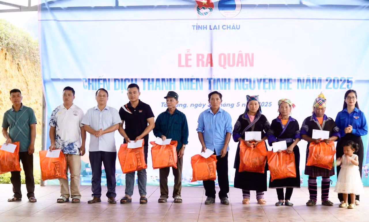 Tặng quà 10 gia đình chính sách tại Than Uyên. Ngoài ra, trong đợt ra quân Chiến dịch Thanh niên tình nguyện Hè 2025, Tỉnh Đoàn Lai Châu còn tổ chức khám chữa bệnh, sàng lọc, tư vấn dinh dưỡng miễn phí cho người dân địa phương; Hỗ trợ ngày công sửa chữa, xoá nhà tạm, nhà dột nát cho hộ nghèo. Tổng giá trị các nguồn lực được trao tặng tại chương trình là hơn 150 triệu đồng.