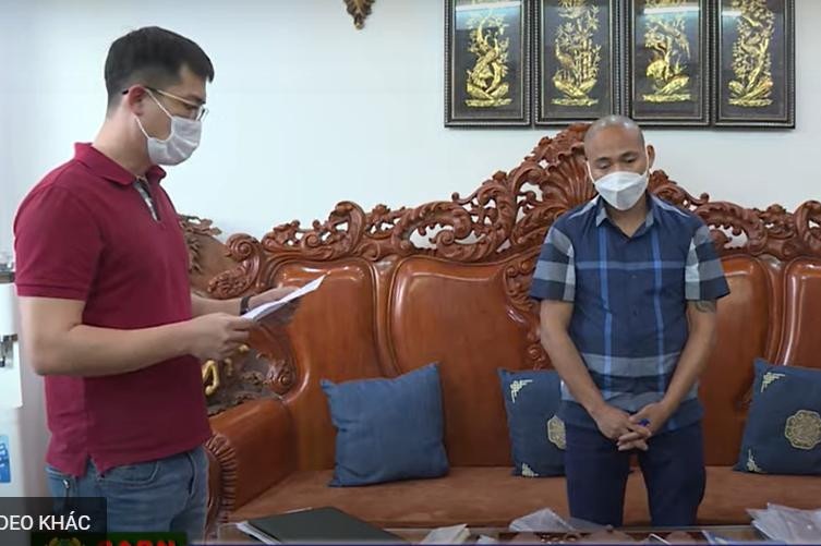 Cơ quan công an đọc lệnh bắt giữ đối tượng trong vụ án