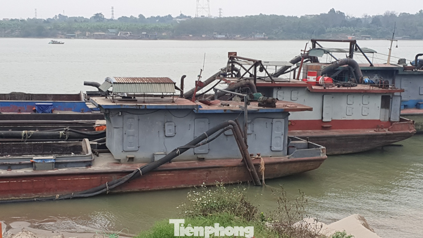 Theo quy định tại Thông tư 08/VBHN-BGTVT về đăng kiểm phương tiện thủy nội địa ngày 22/3/2021, phương tiện thủy nội địa sau khi được kiểm tra thỏa mãn các yêu cầu theo tiêu chuẩn kỹ thuật, quy chuẩn kỹ thuật sẽ được đóng hoặc gắn một số kiểm soát. Số kiểm soát được đóng hoặc gắn trên phương tiện nhằm kiểm soát từng phương tiện và số lượng phương tiện đã được đăng kiểm trên toàn quốc.