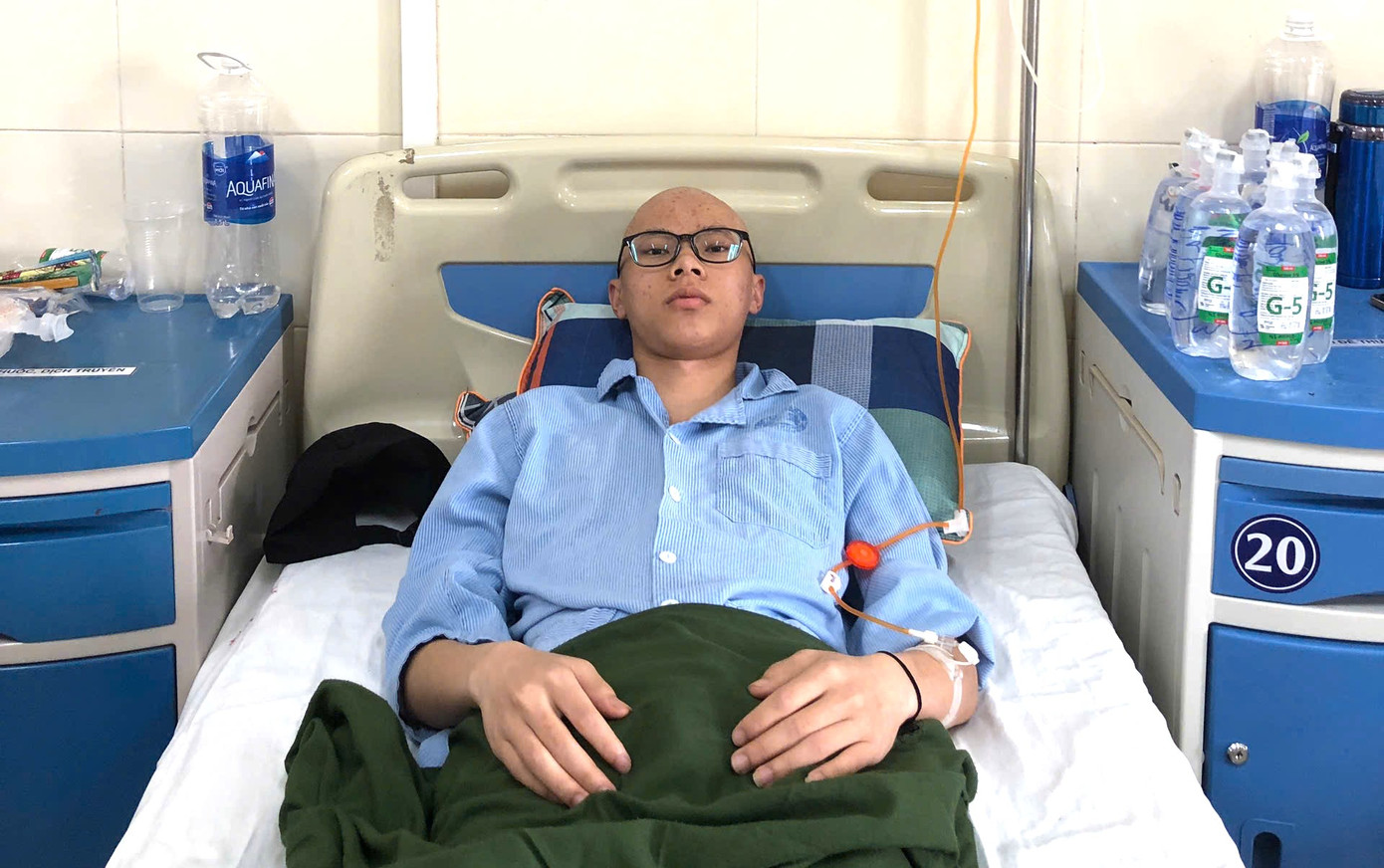 Em Chảo Minh Trung, học sinh lớp 12A1 Trường THPT số 1 Sa Pa đang ở Hà Nội, điều trị ung thư xương tại Bệnh viện K