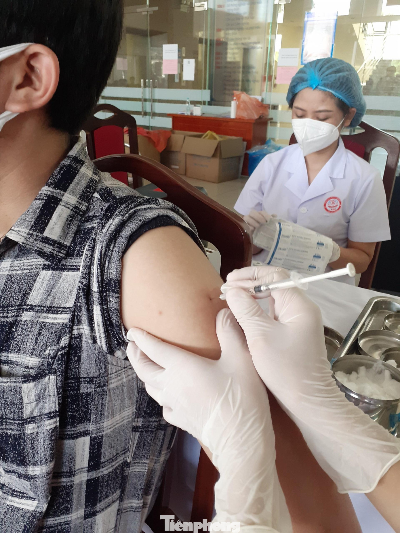 Tại địa điểm tiêm phòng đều được bố trí lực lượng hỗ trợ; chỗ ăn nghỉ cho các đoàn về địa phương tổ chức tiêm phòng. Tại địa điểm tiêm phòng đều được bố trí lực lượng hỗ trợ; chỗ ăn nghỉ cho các đoàn về địa phương tổ chức tiêm phòng.