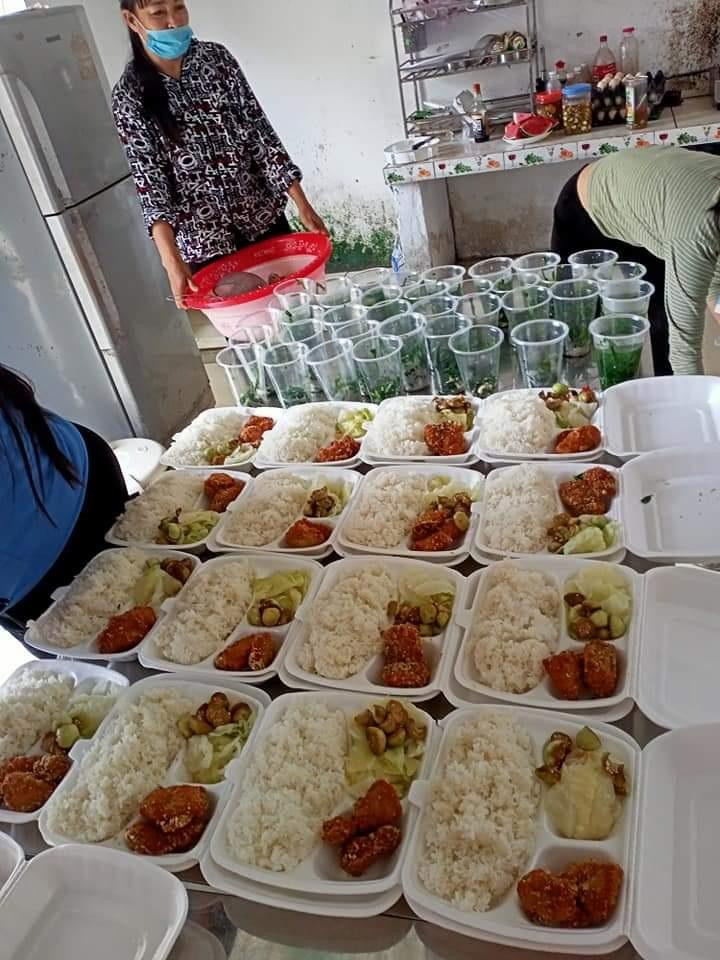 Bếp ăn có đầy đủ tiện ích đầy đủ, bữa ăn được chuẩn bị chu đáo ngay tại trung tâm cho đội ngũ y bác sĩ, bệnh nhân.