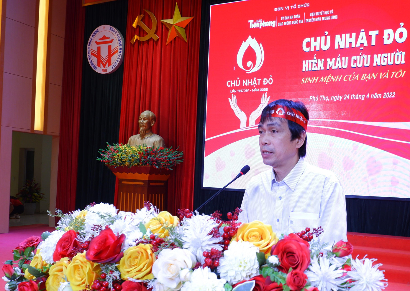 Nhà báo Nguyễn Huy Lộc, Ủy viên Ban Biên tập báo Tiền Phong cho hay, xuất phát từ mục đích giúp cho các cơ sở y tế và bệnh viện giảm bớt khó khăn về lượng máu vào dịp Tết và nâng cao nhận thức về hiến máu cứu người trong toàn xã hội, Chủ nhật Đỏ lần đầu tiên được tổ chức tại Hà Nội năm 2009 thu được 96 đơn vị máu. Trải qua hơn 10 năm, hoạt động nhân đạo này đã phát triển mạnh mẽ ở 43 tỉnh thành trong cả nước. Hàng năm, chương trình thu được hơn 50.000 đơn vị máu. Năm 2021, mặc dù ảnh hưởng bởi dịch bệnh nhưng Chủ nhật đỏ đã thu được hơn 60.000 đơn vị máu.