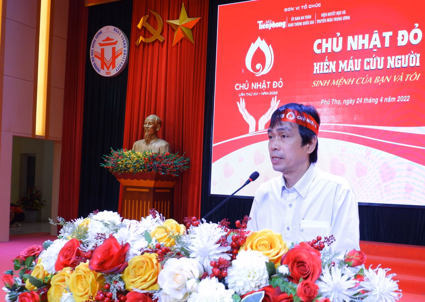 Nhà báo Nguyễn Huy Lộc, Ủy viên Ban Biên tập báo Tiền Phong cho hay, xuất phát từ mục đích giúp cho các cơ sở y tế và bệnh viện giảm bớt khó khăn về lượng máu vào dịp Tết và nâng cao nhận thức về hiến máu cứu người trong toàn xã hội, Chủ nhật Đỏ lần đầu tiên được tổ chức tại Hà Nội năm 2009 thu được 96 đơn vị máu. Trải qua hơn 10 năm, hoạt động nhân đạo này đã phát triển mạnh mẽ ở 43 tỉnh thành trong cả nước. Hàng năm, chương trình thu được hơn 50.000 đơn vị máu. Năm 2021, mặc dù ảnh hưởng bởi dịch bệnh nhưng Chủ nhật đỏ đã thu được hơn 60.000 đơn vị máu.